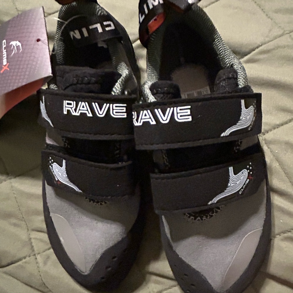 Kids Climbing Shoes - Black and Gray